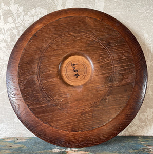 A beautifully deep carved Antique Oak Breadboard with pretty oak leaf detail to the edge. Signed to the back. In excellent condition and still nice and flat with no warping - SHOP NOW - www.intovintage.co.uk