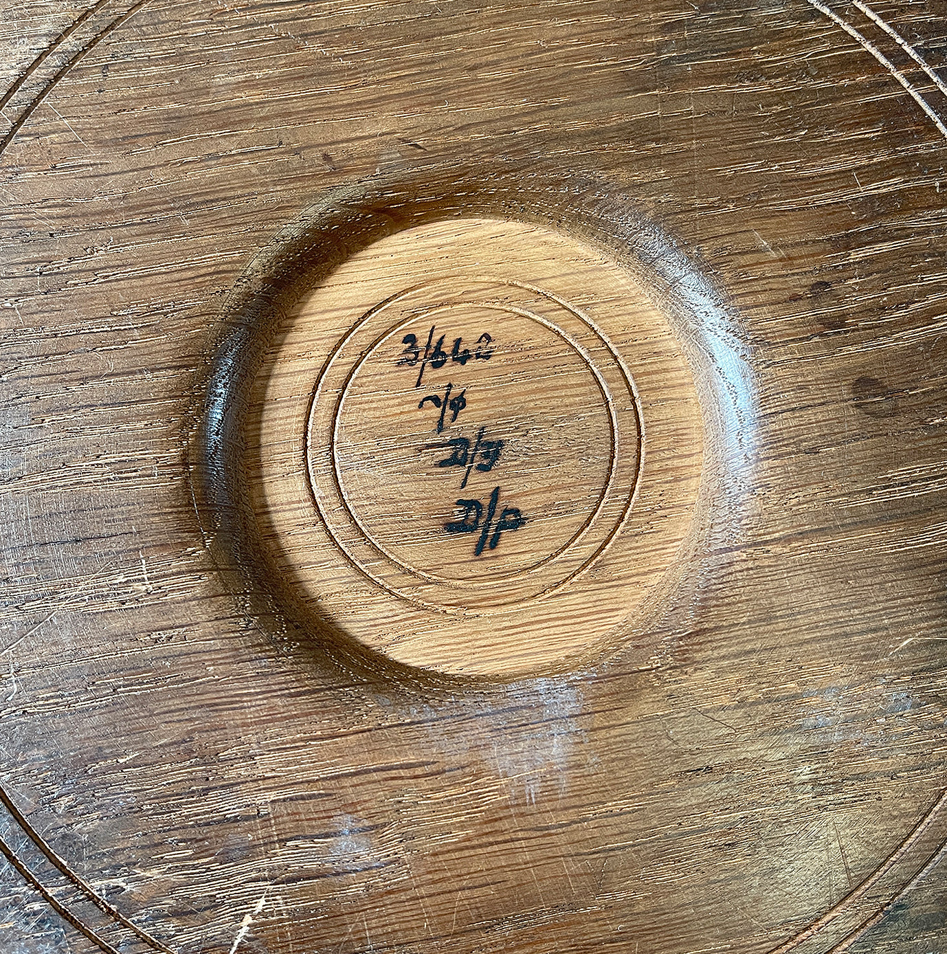 A beautifully deep carved Antique Oak Breadboard with pretty oak leaf detail to the edge. Signed to the back. In excellent condition and still nice and flat with no warping - SHOP NOW - www.intovintage.co.uk