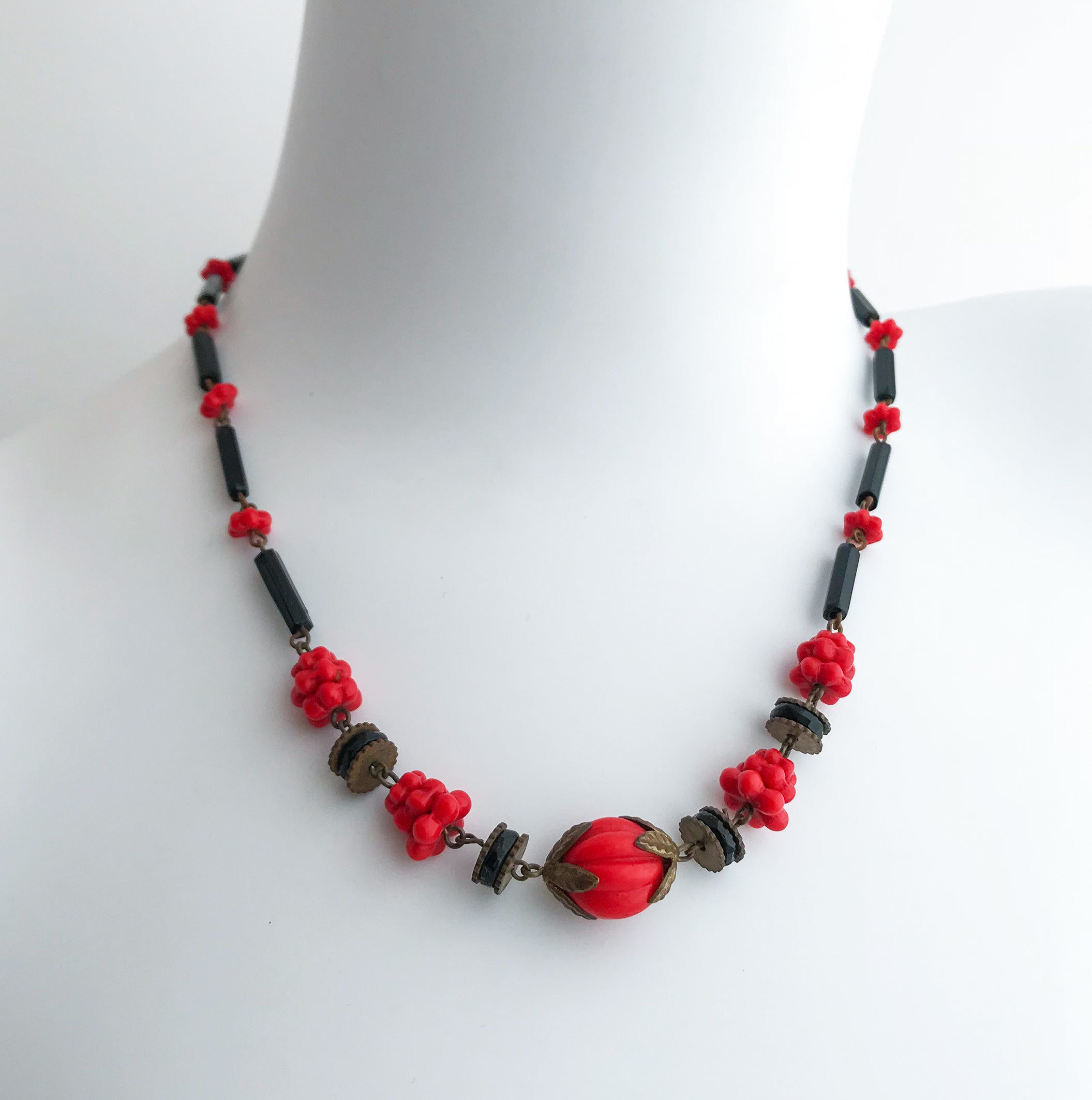 Vintage 1930's Necklace. Find this and other Vintage jewellery for sale at Intovintage.co.uk. 