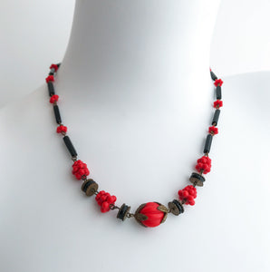 Vintage 1930's Necklace. Find this and other Vintage jewellery for sale at Intovintage.co.uk. 