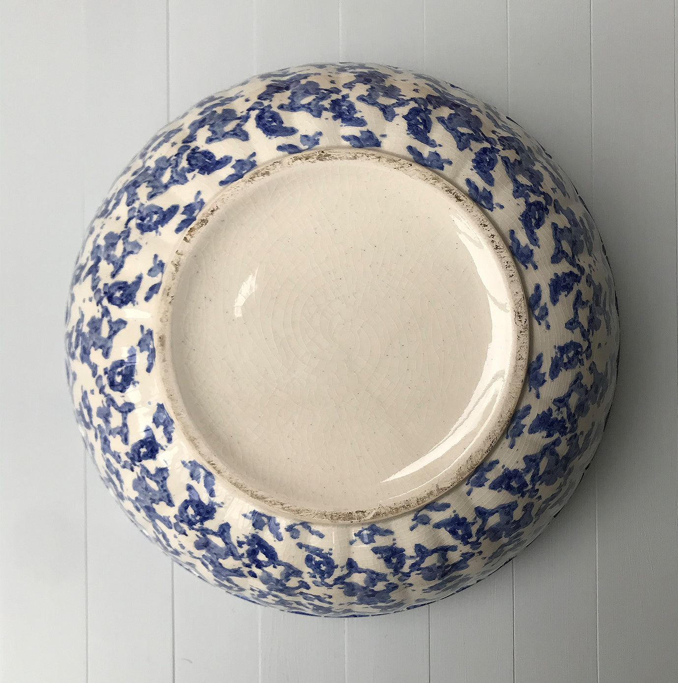 Large & beautiful Blue & White Sponge ware Mixing Bowl with a scolloped edge to the outside - SHOP NOW - www.intovintage.co.uk