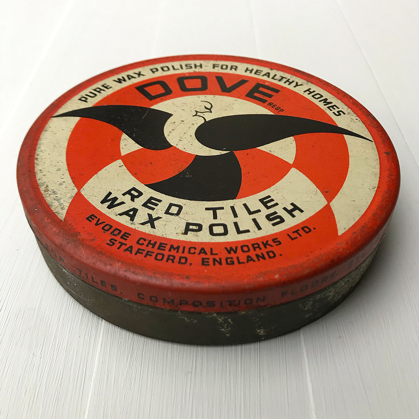 Vintage Dove Red Tile Wax Polish Tin with its original contents. With a beautiful dove design to the front in 3 colour print. A beautiful tin - SHOP NOW - www.intovintage.co.uk