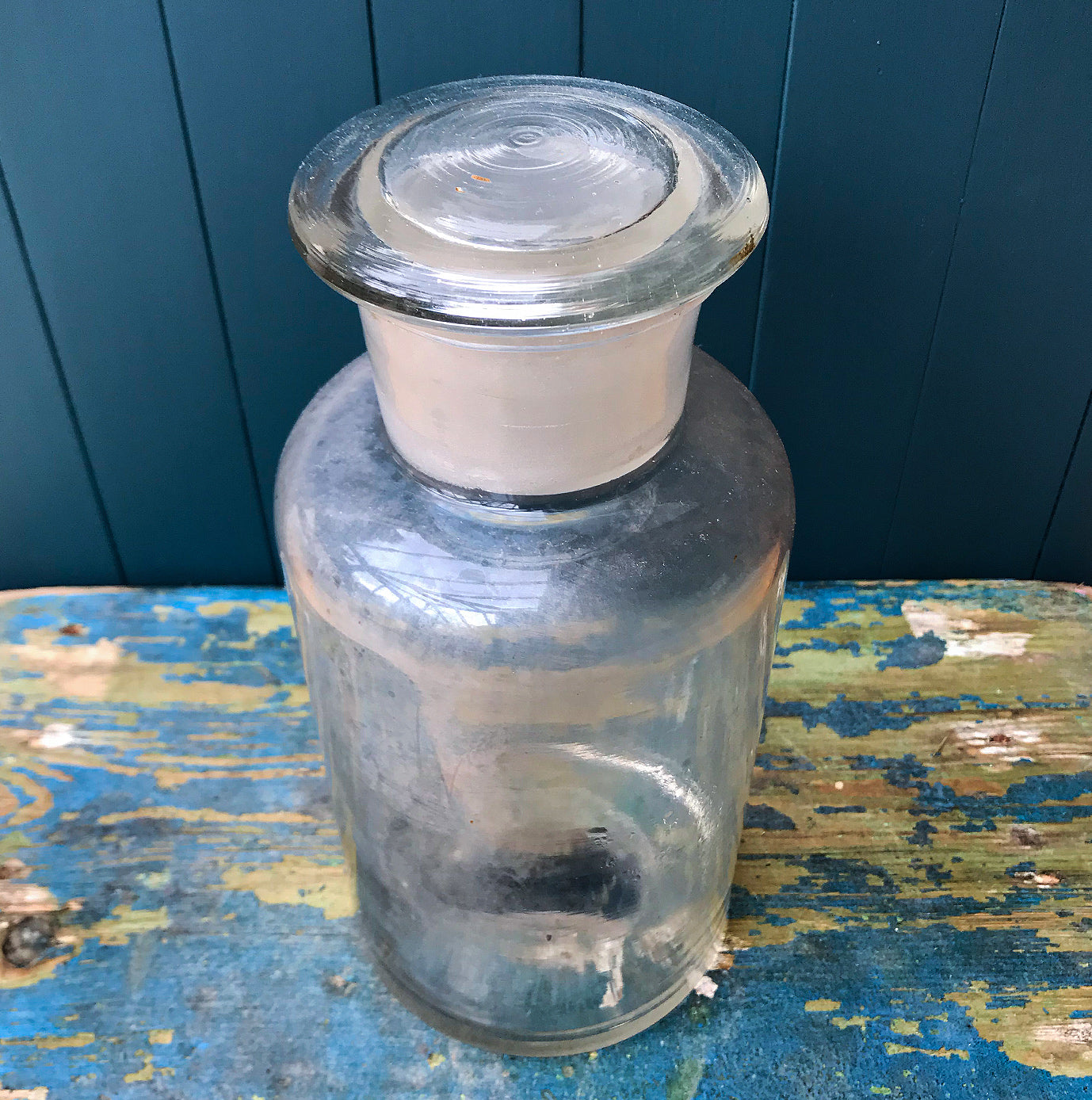 Nice and chunky, wide stoppered late Victorian Apothecary Bottle. Marked '300' on the base. No chips - SHOP NOW - www.intovintage.co.uk