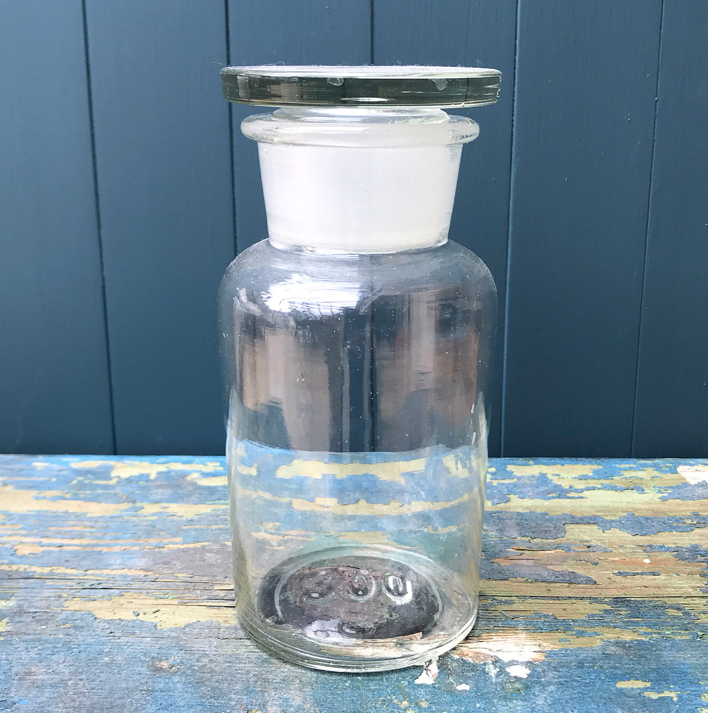 Nice and chunky, wide stoppered late Victorian Apothecary Bottle. Marked '300' on the base. No chips - SHOP NOW - www.intovintage.co.uk