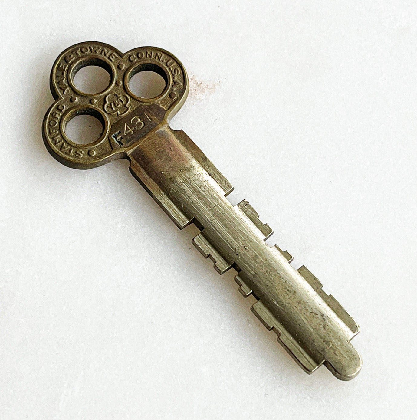 A large vintage Yale Brass Padlock with a wonderful verdigris finish to the brass. Very solid with a satisfying clunk when locked. Fully working with original key - SHOP NOW - www.intovintage.co.uk